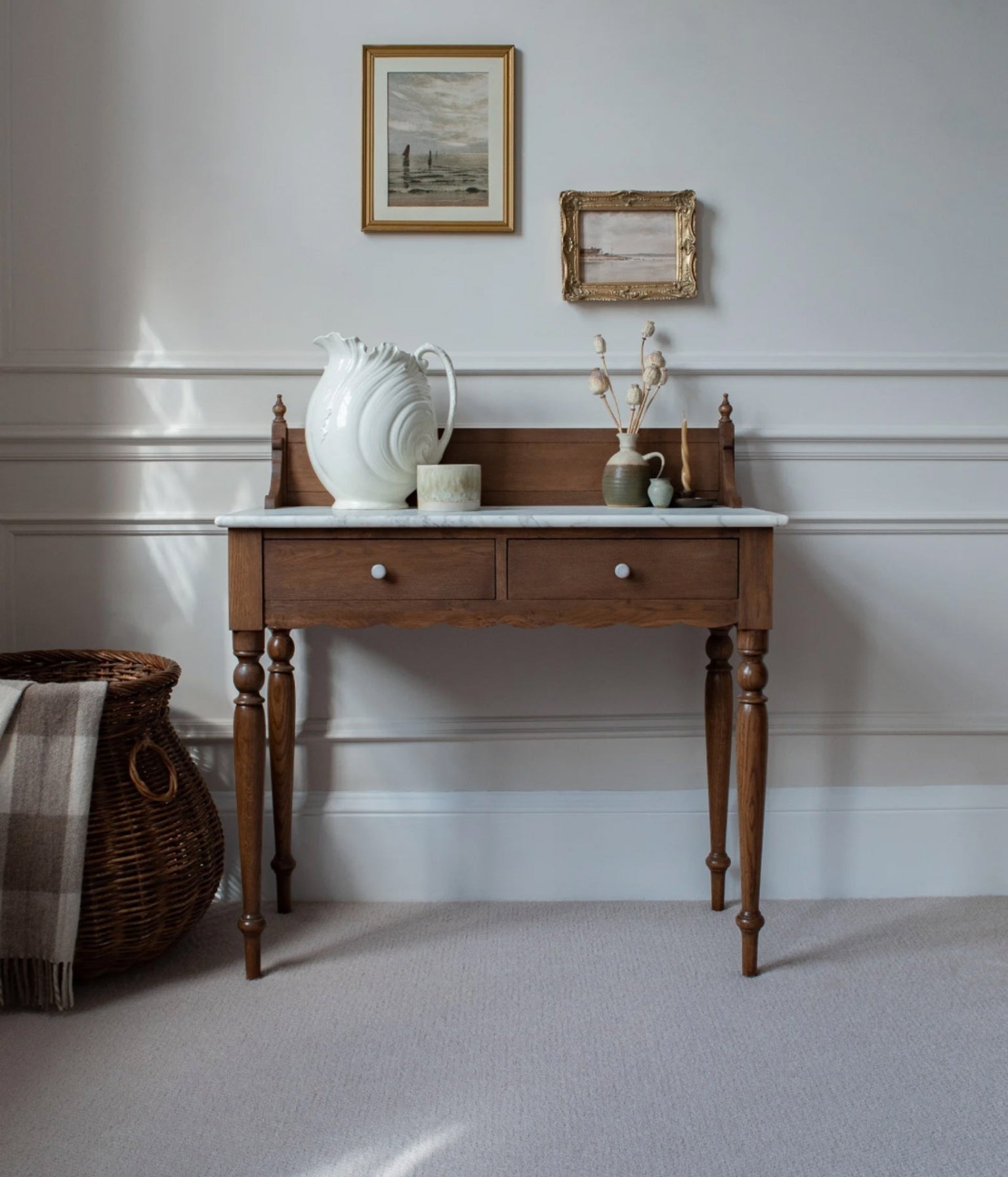Santiago Scalloped Washstand, Calacatta Marble Top