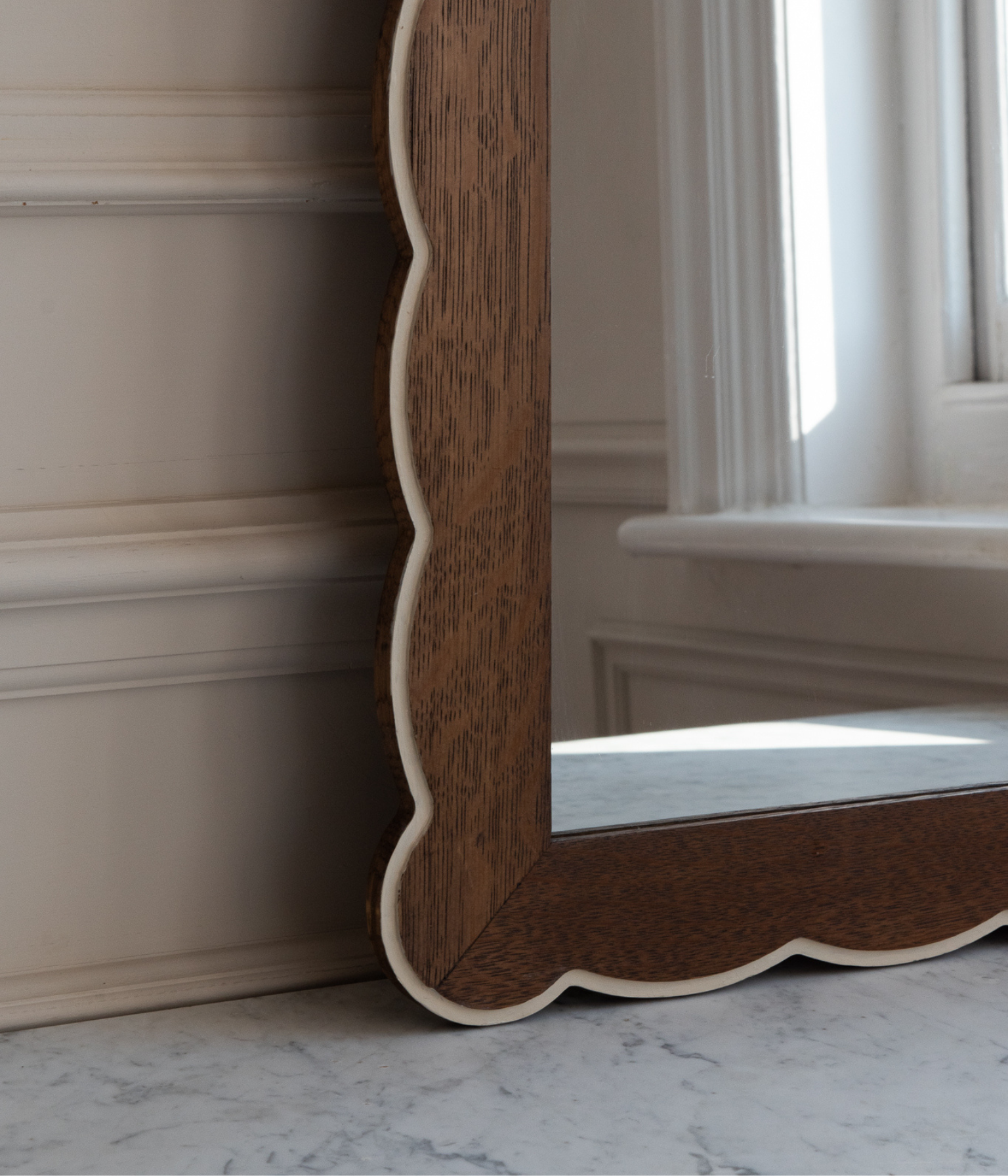 Santiago Scalloped Mirror - Medium Size | Highlighted Edge | English Oak - Blend #31