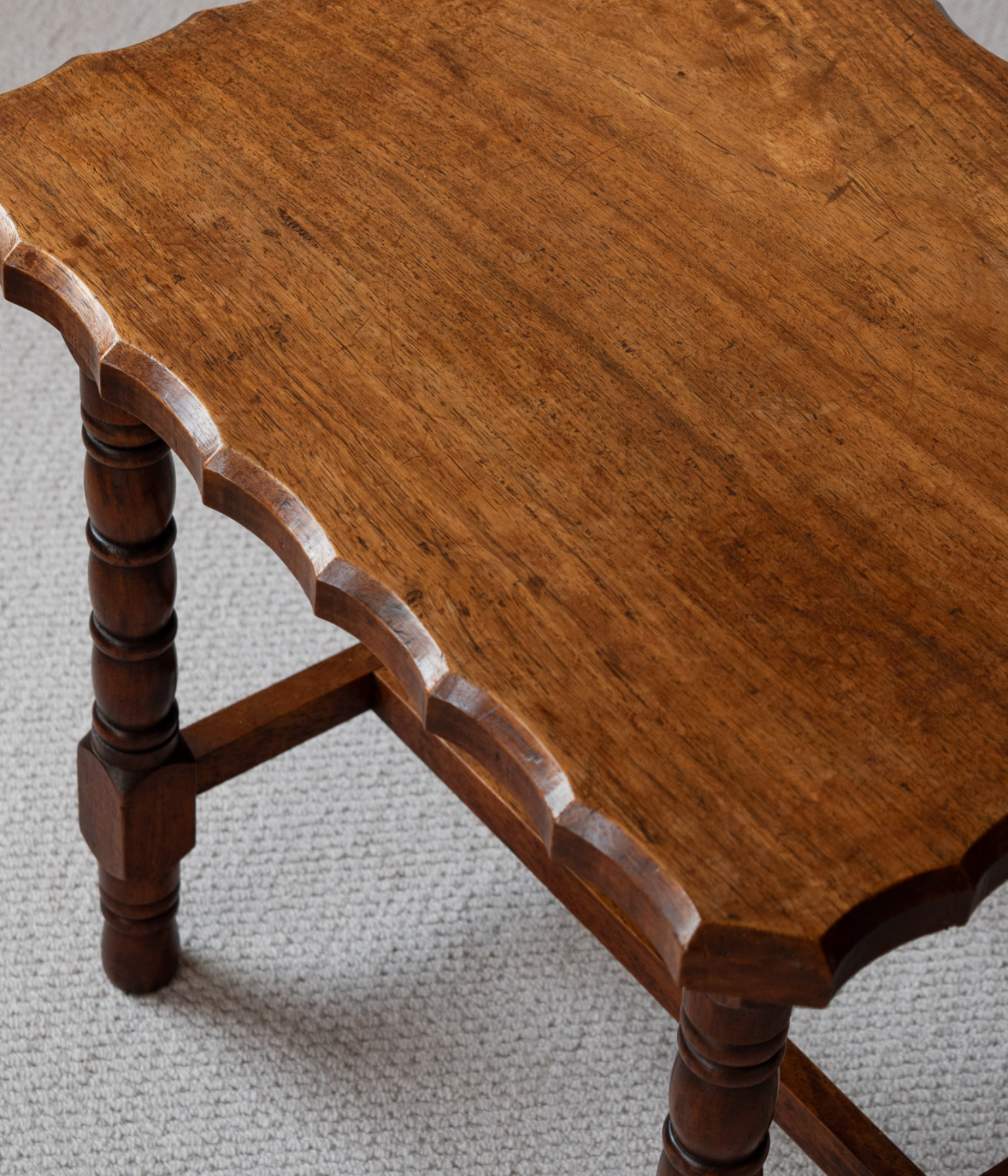 Mid 20th-Century Mahogany Side Table with Scalloped Top and Turned Legs
