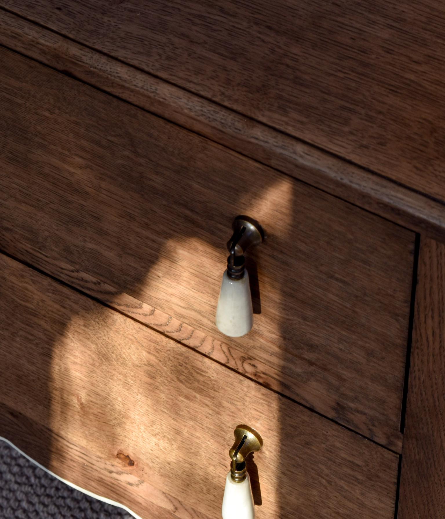 Santiago Scalloped Bedside Table