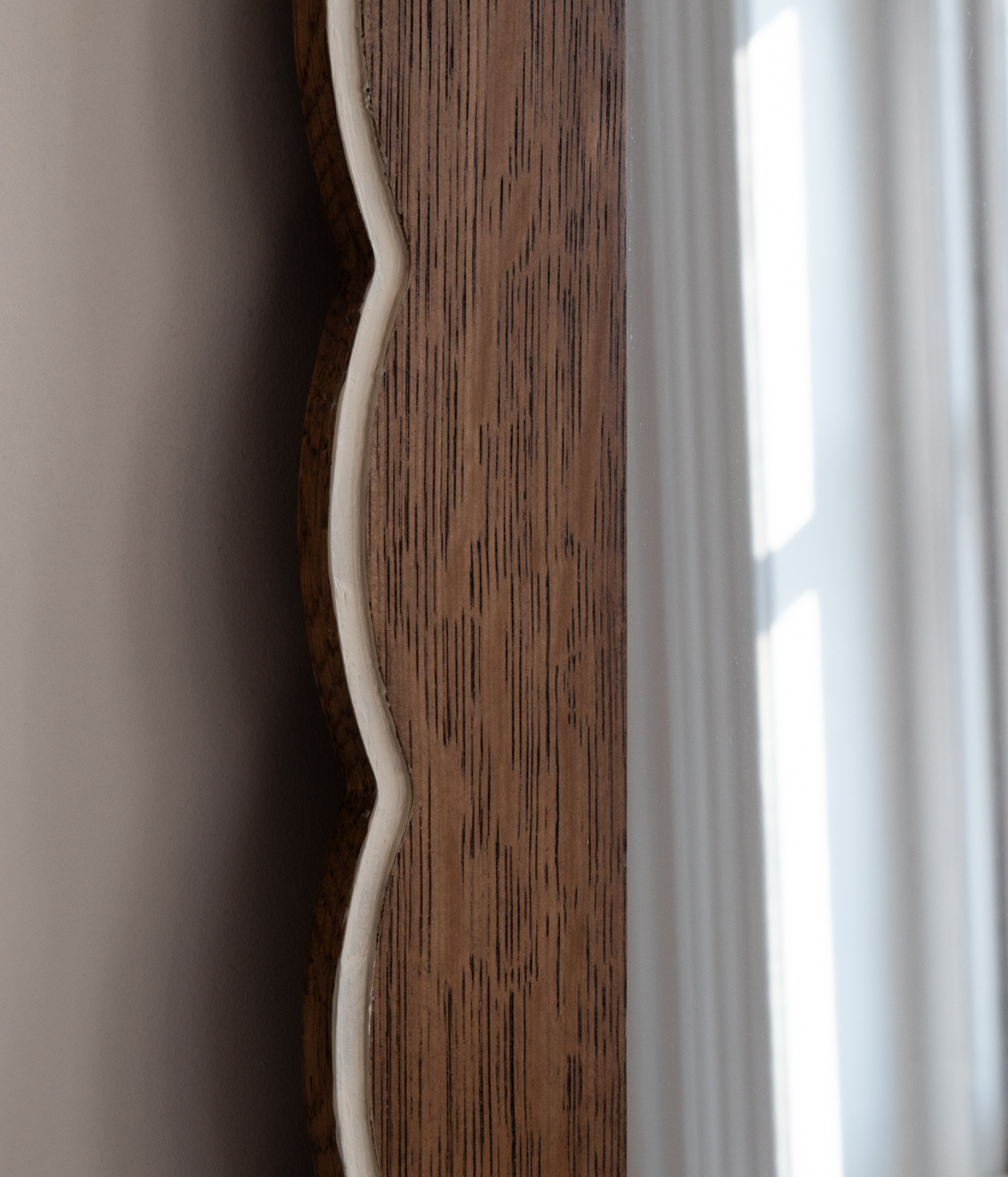 Santiago Scalloped Mirror - Medium Size | Highlighted Edge | English Oak - Blend #31