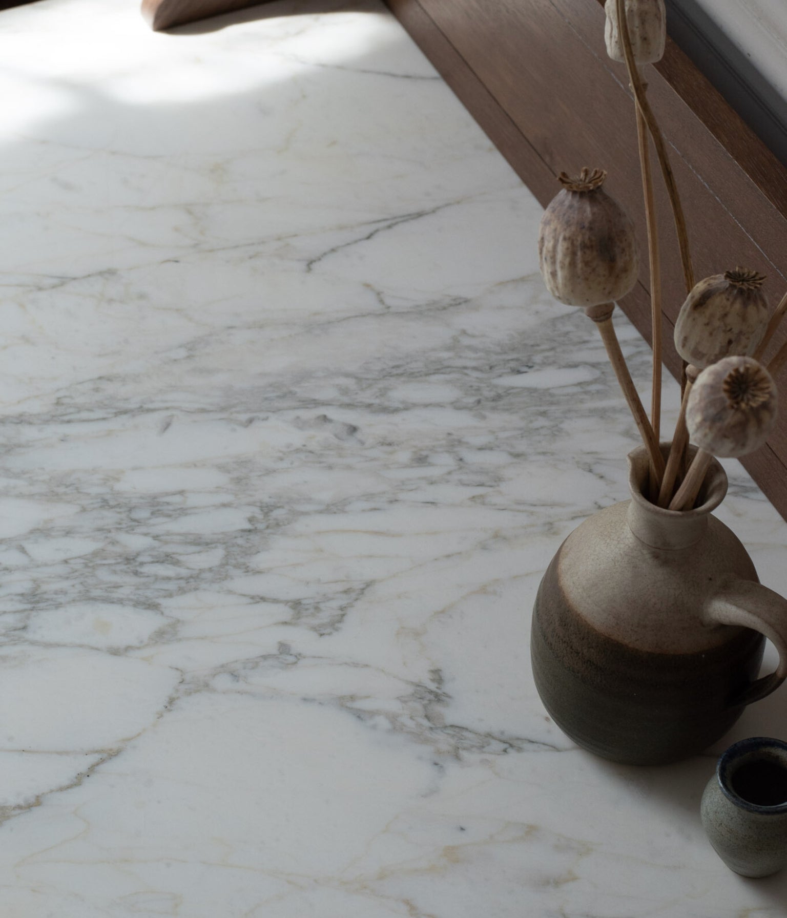 Santiago Scalloped Washstand, Calacatta Marble Top