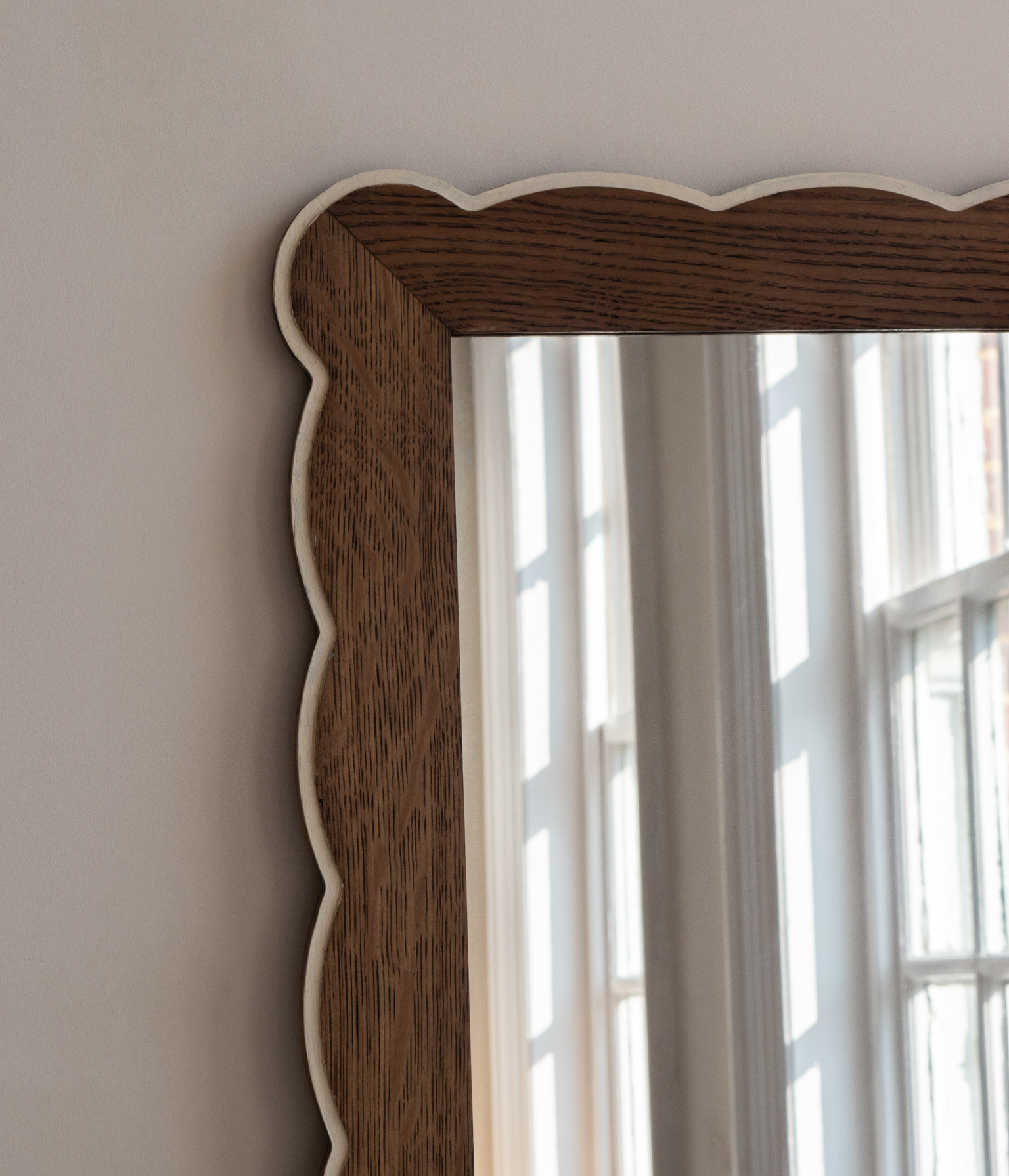 Santiago Scalloped Mirror - Medium Size | Highlighted Edge | English Oak - Blend #31