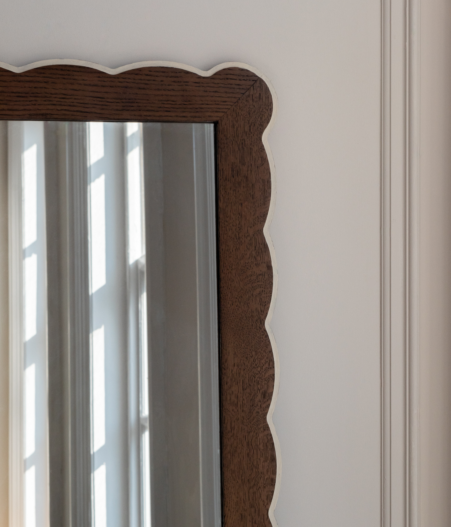 Santiago Scalloped Mirror - Medium Size | Highlighted Edge | English Oak - Blend #31