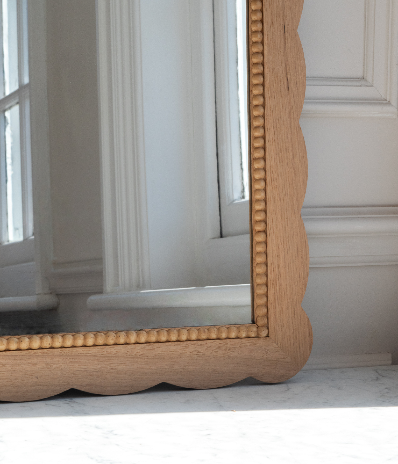 Santiago Scalloped Mirror - Medium Size | Bobbin Trim | English Oak - Raw