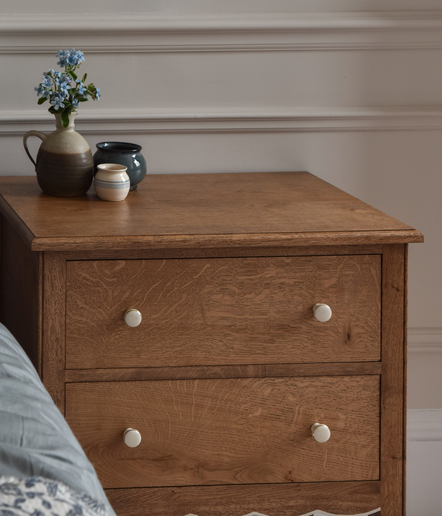 Santiago Scalloped Bedside Table