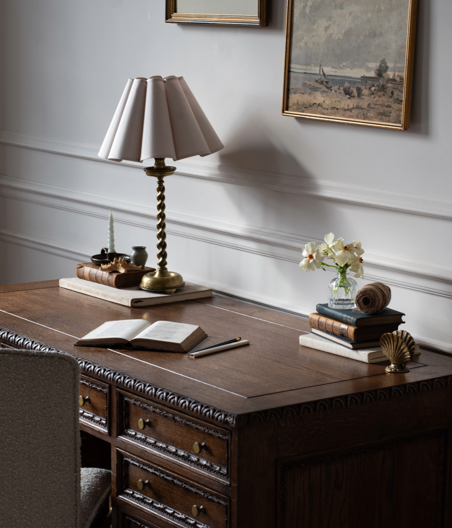 Hand-Carved 19th Century Solid Oak Pedestal Desk In Blend #41