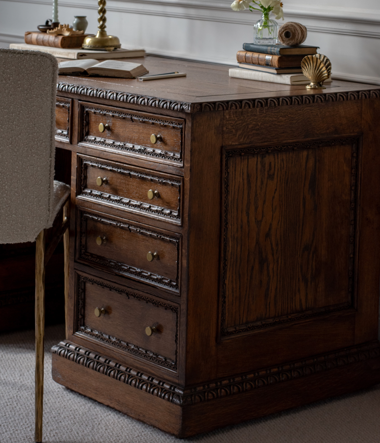 Hand-Carved 19th Century Solid Oak Pedestal Desk In Blend #41