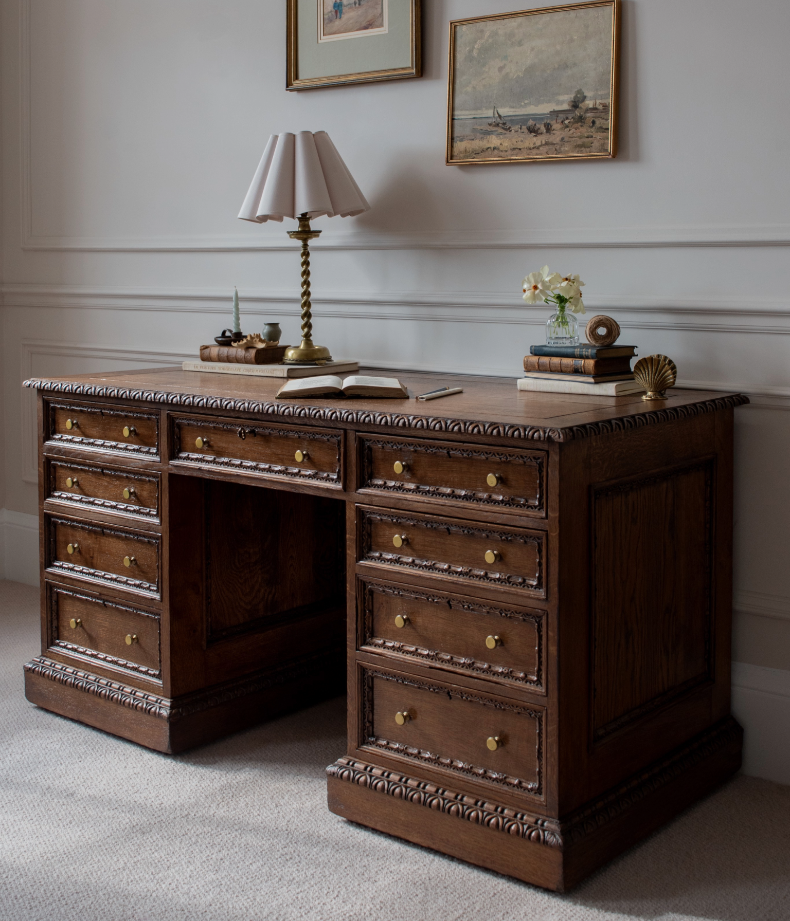 Hand-Carved 19th Century Solid Oak Pedestal Desk In Blend #41