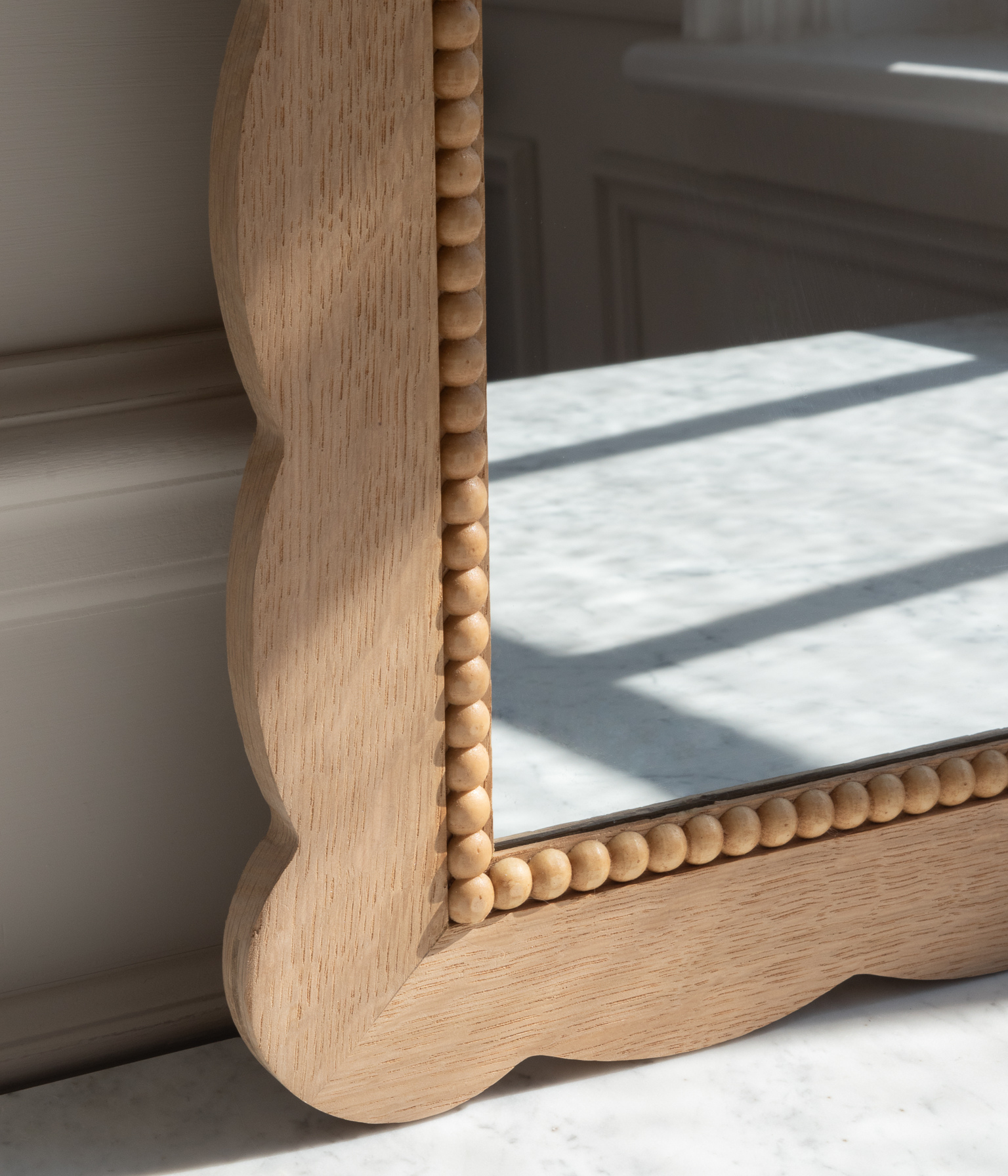 Santiago Scalloped Mirror - Medium Size | Bobbin Trim | English Oak - Raw