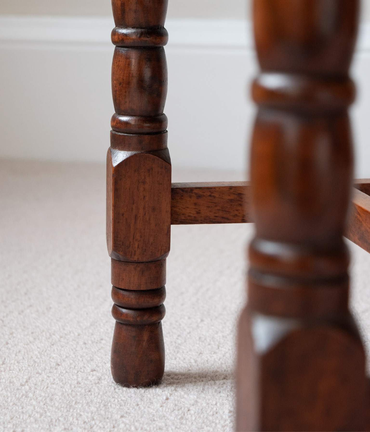 Mid 20th-Century Mahogany Side Table with Scalloped Top and Turned Legs