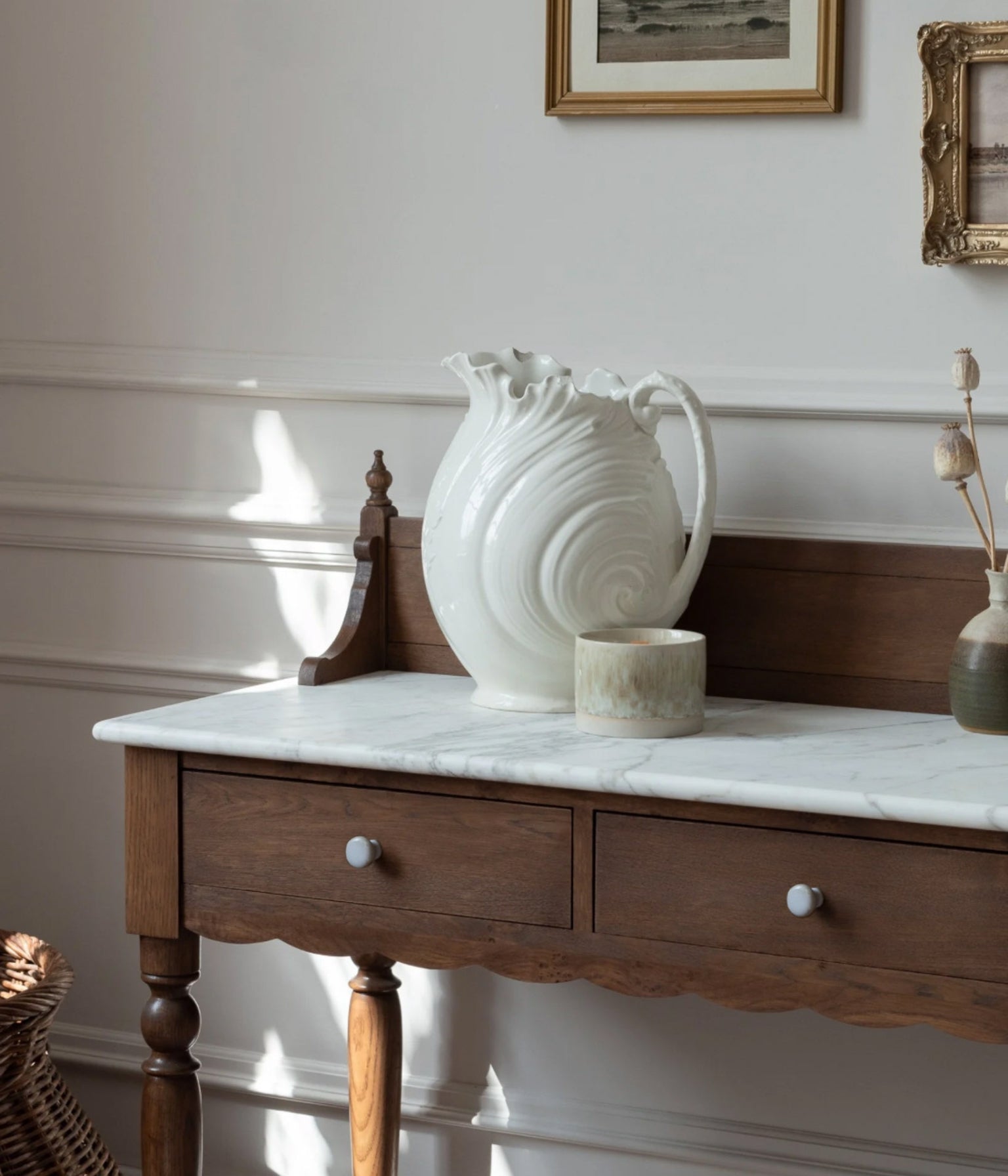 Santiago Scalloped Washstand, Calacatta Marble Top