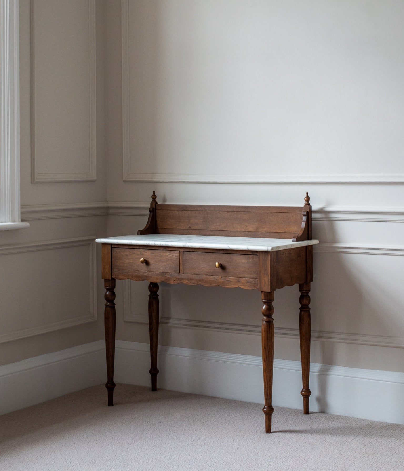 Santiago Scalloped Washstand, Calacatta Marble Top