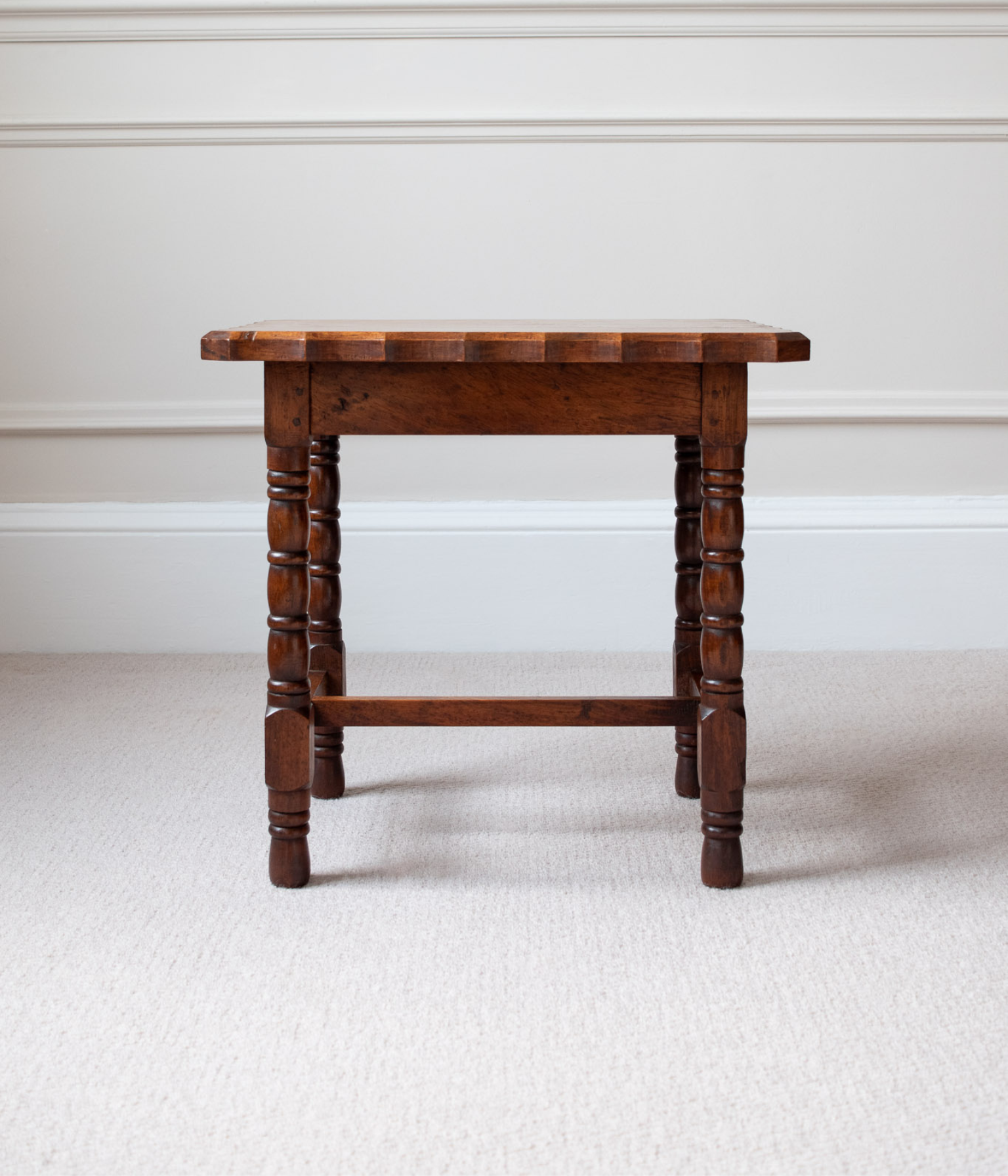 Mid 20th-Century Mahogany Side Table with Scalloped Top and Turned Legs