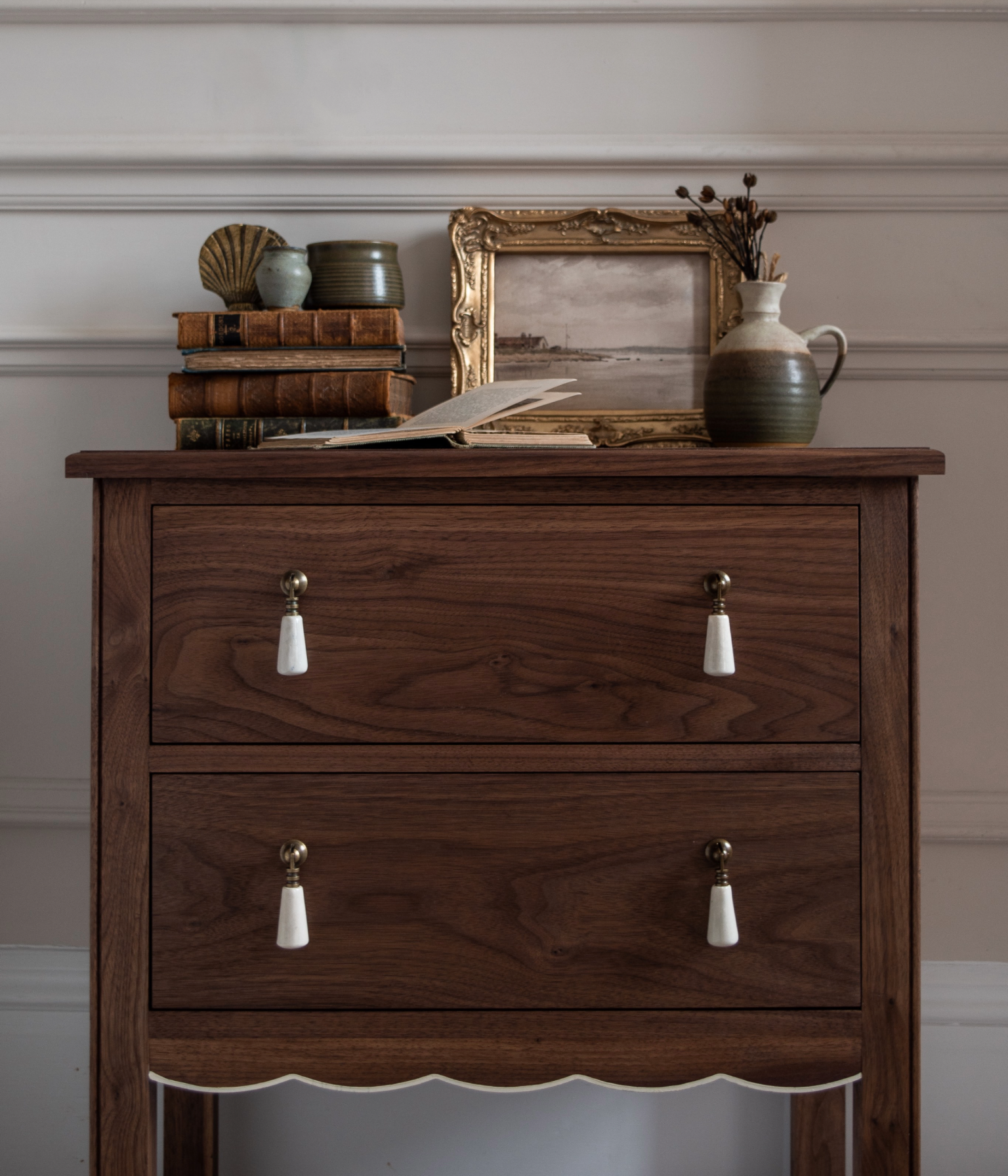 Santiago Scalloped Bedside Table