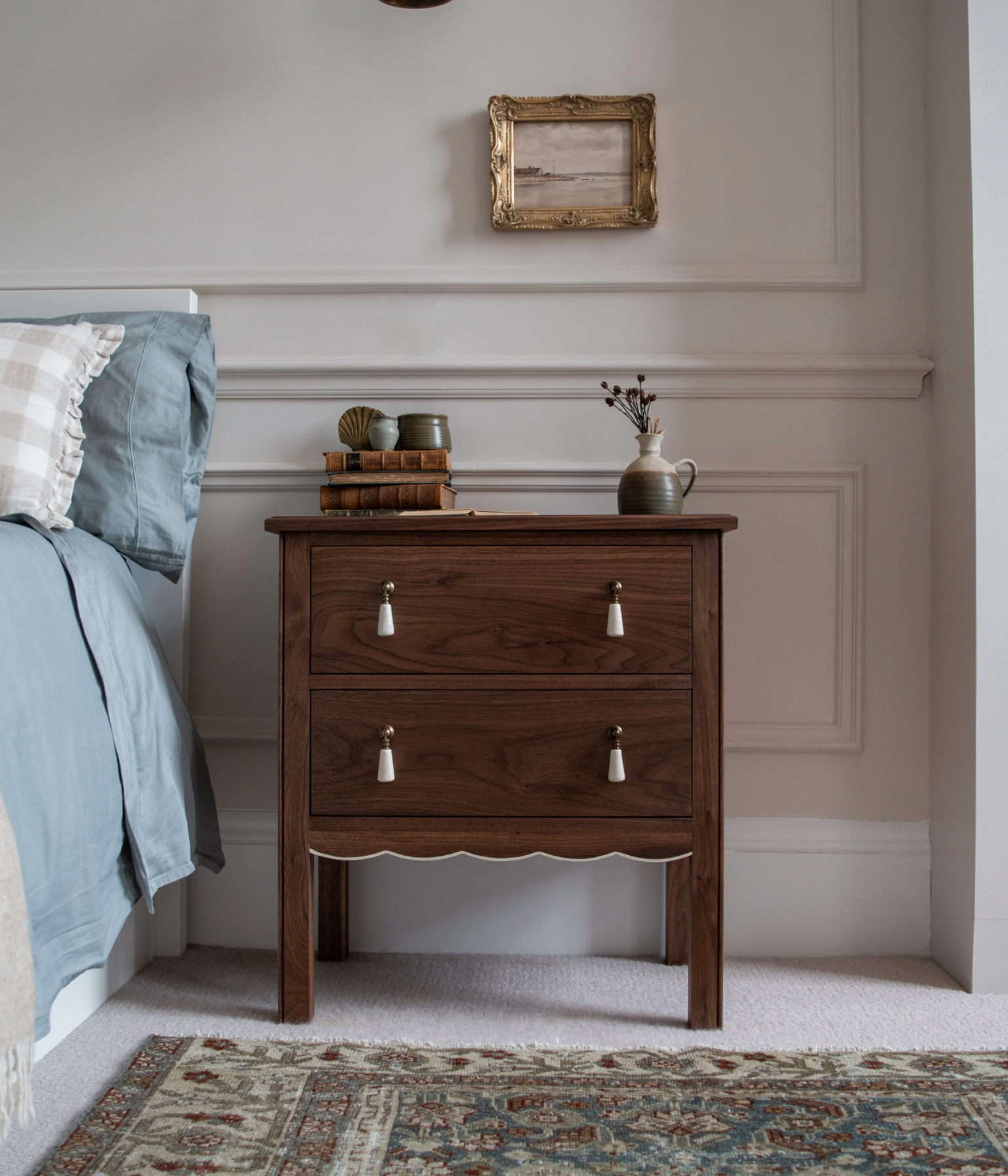 Santiago Scalloped Bedside Table