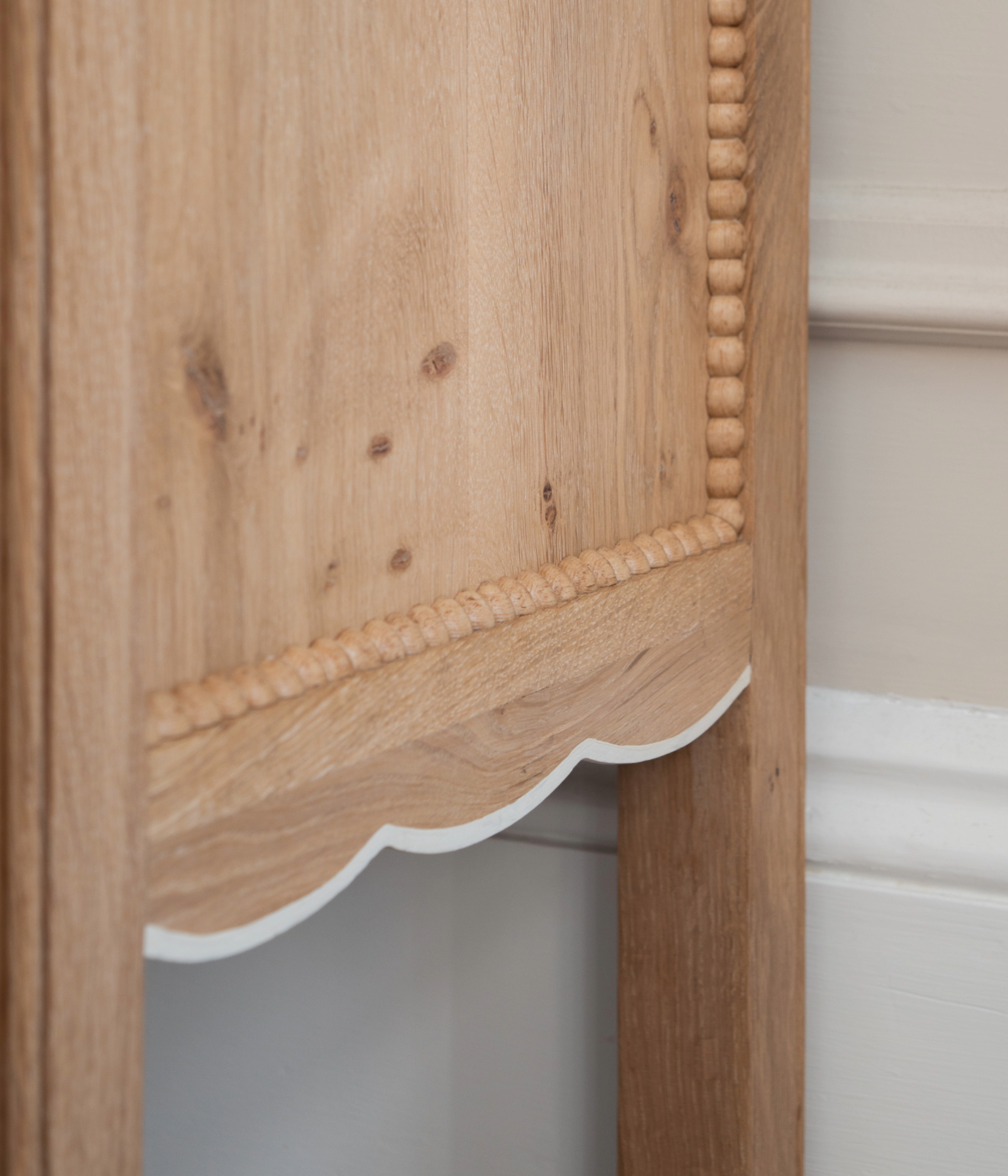 Santiago Scalloped Bedside Table