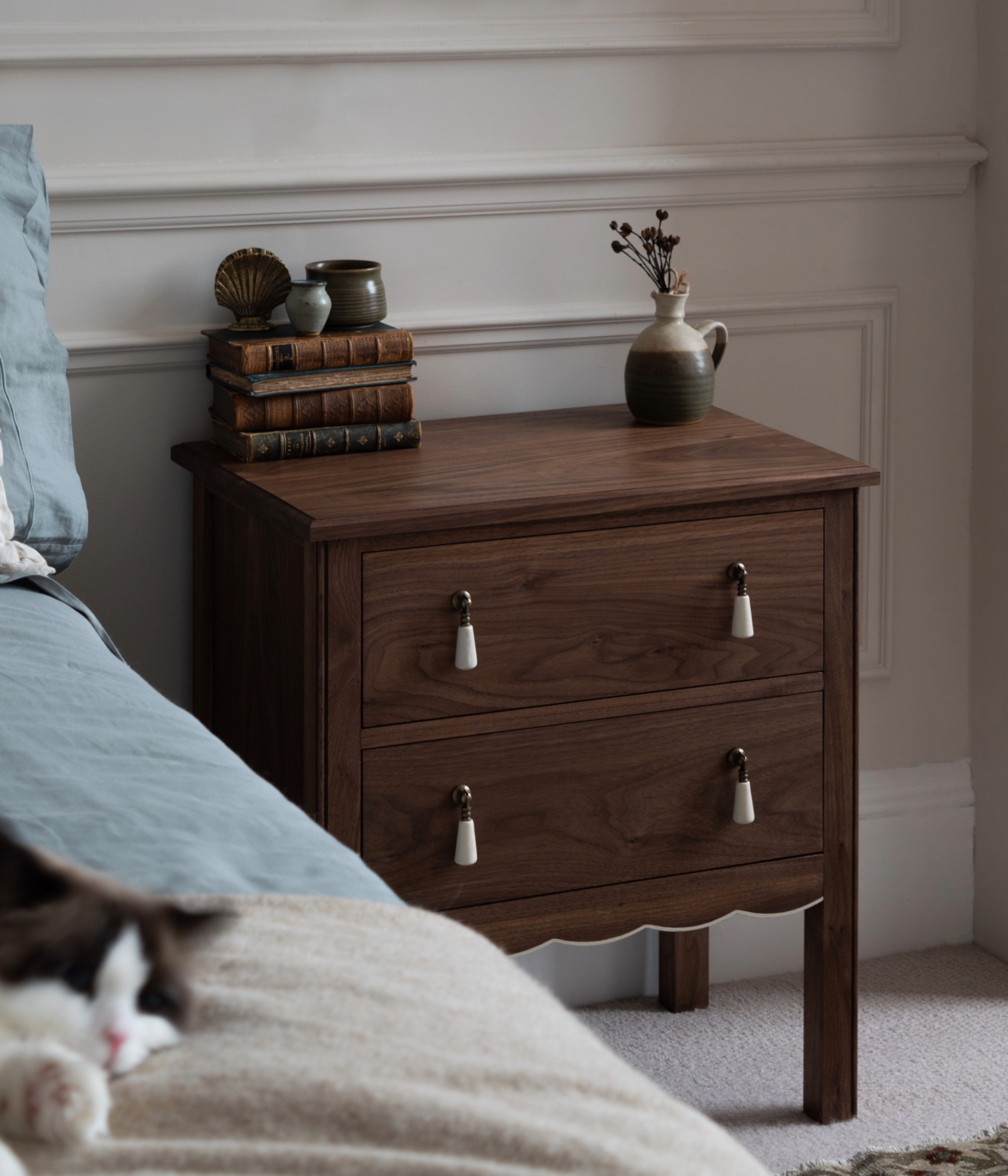 Santiago Scalloped Bedside Table