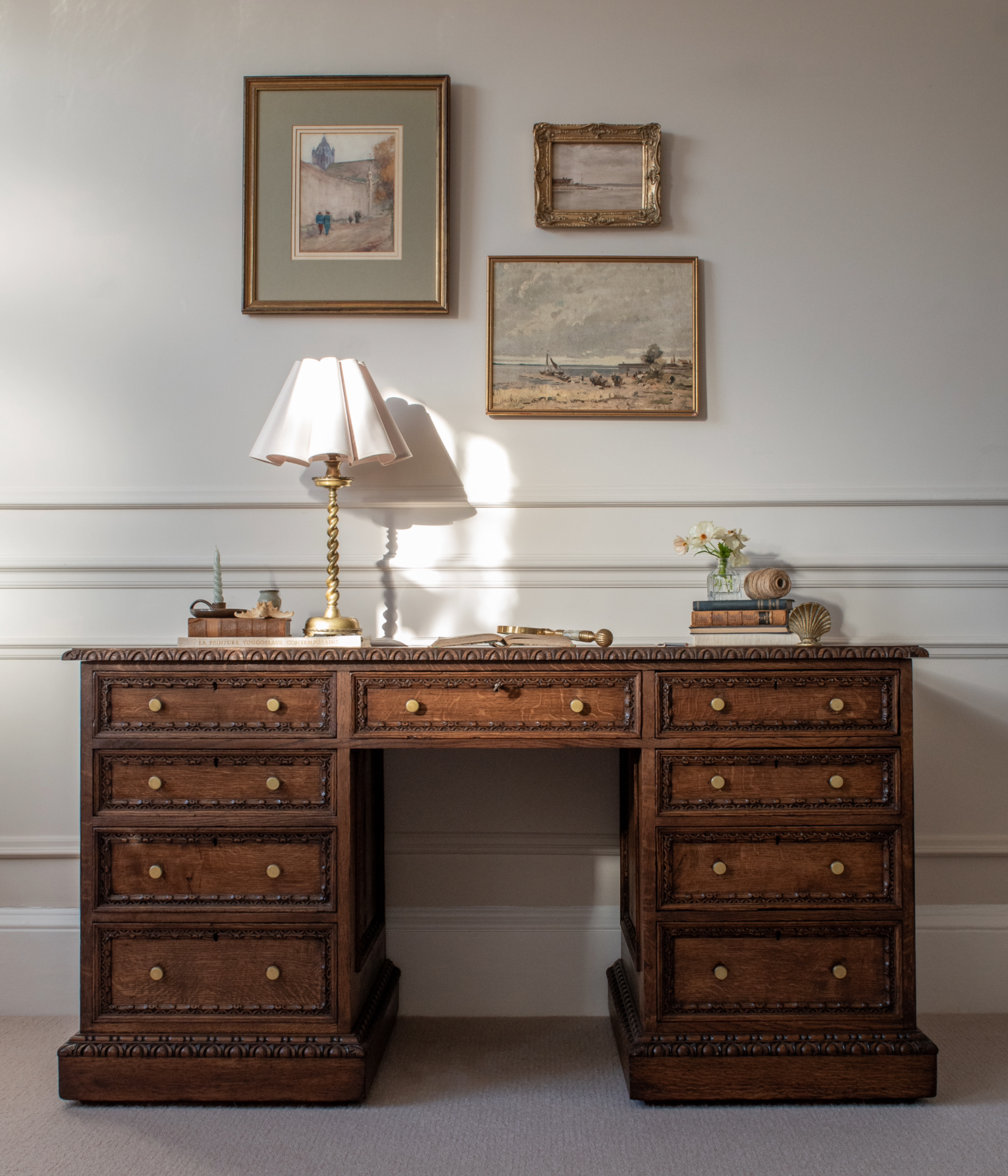 Hand-Carved 19th Century Solid Oak Pedestal Desk In Blend #41